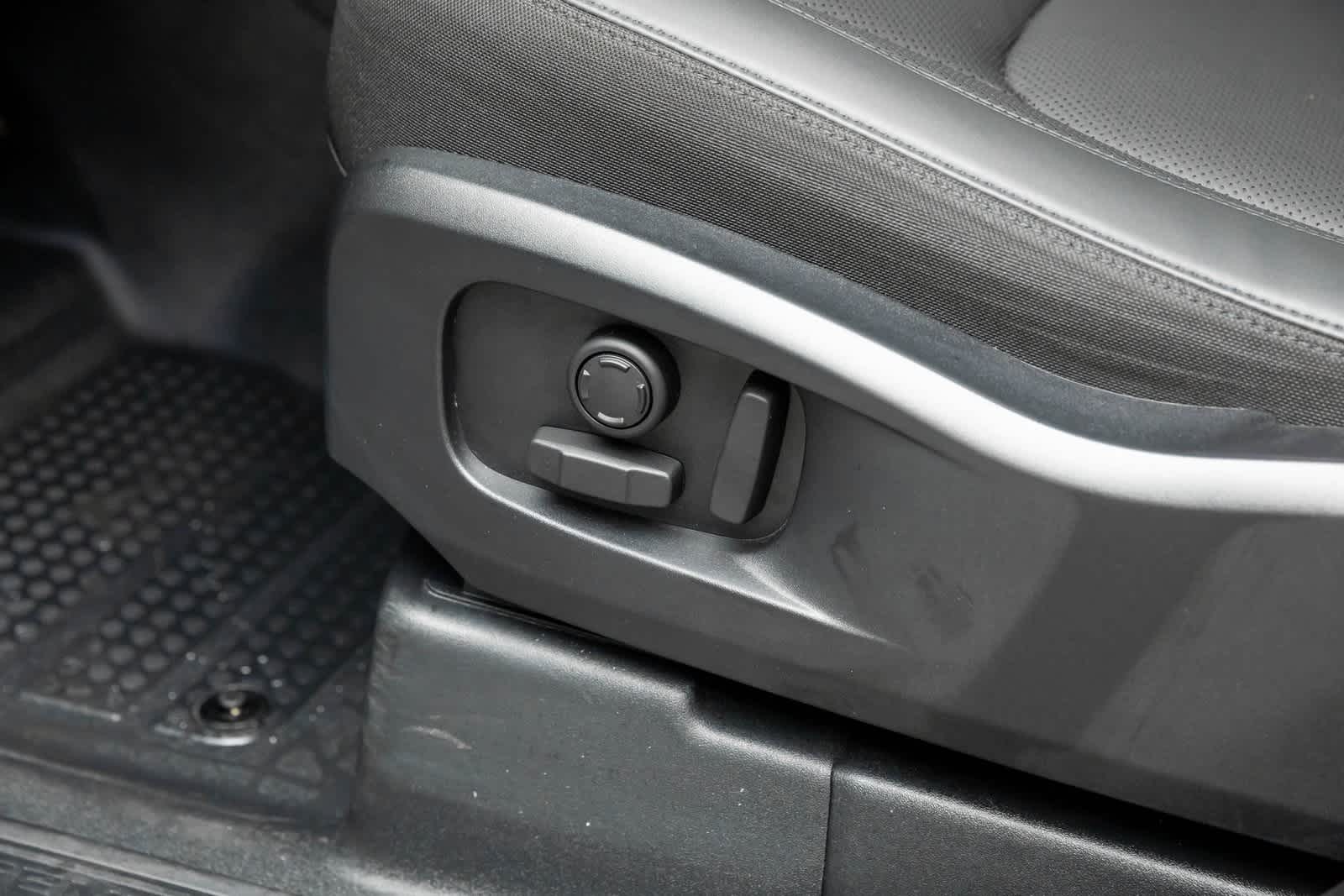 Thumbnail: 2025 Land Rover Defender - 26