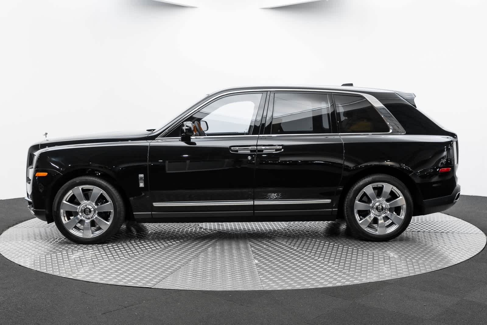 Thumbnail: 2024 Rolls-Royce Cullinan - 3