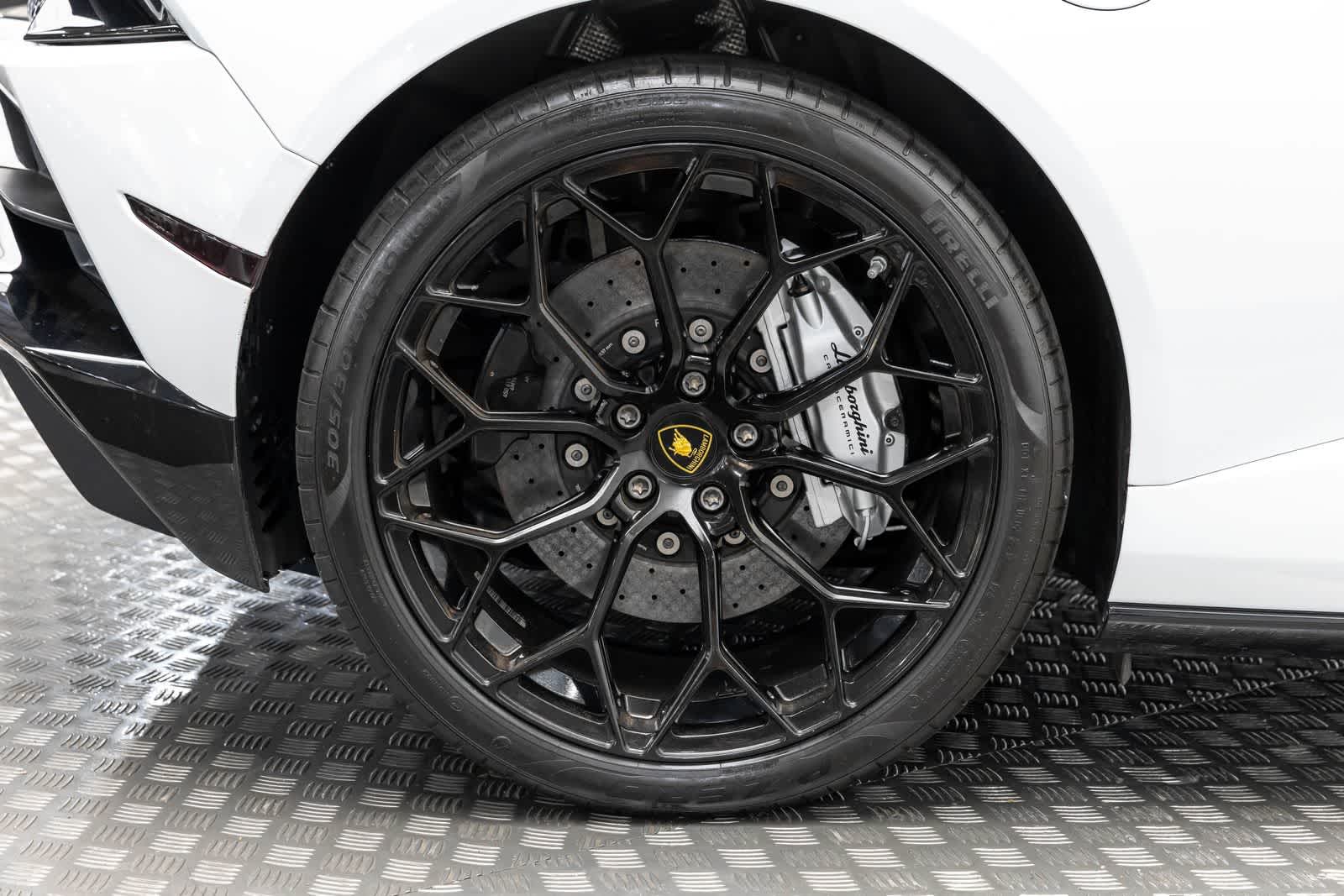 Thumbnail: 2020 Lamborghini Huracan - 43