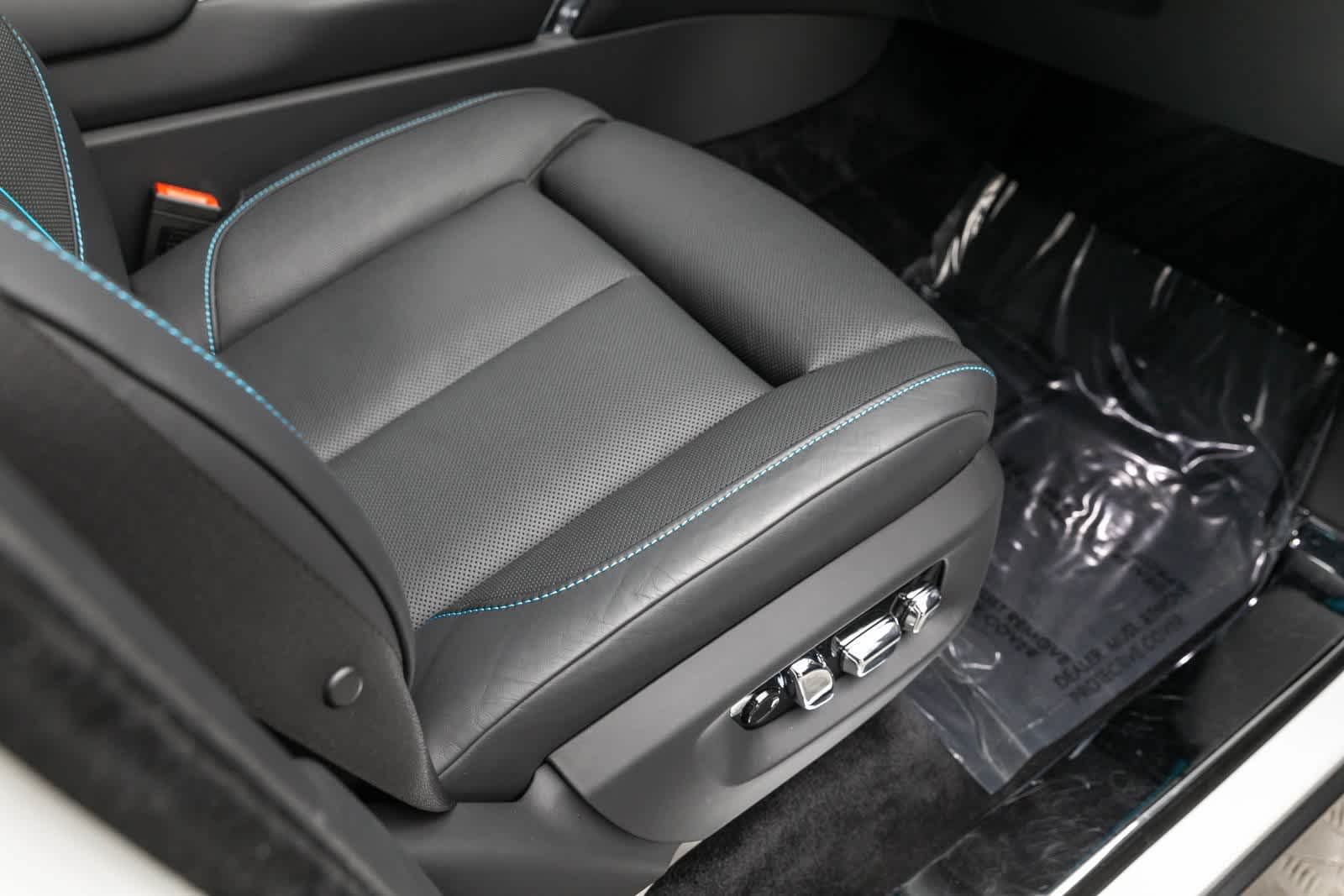 Thumbnail: 2022 Rolls-Royce Cullinan - 37