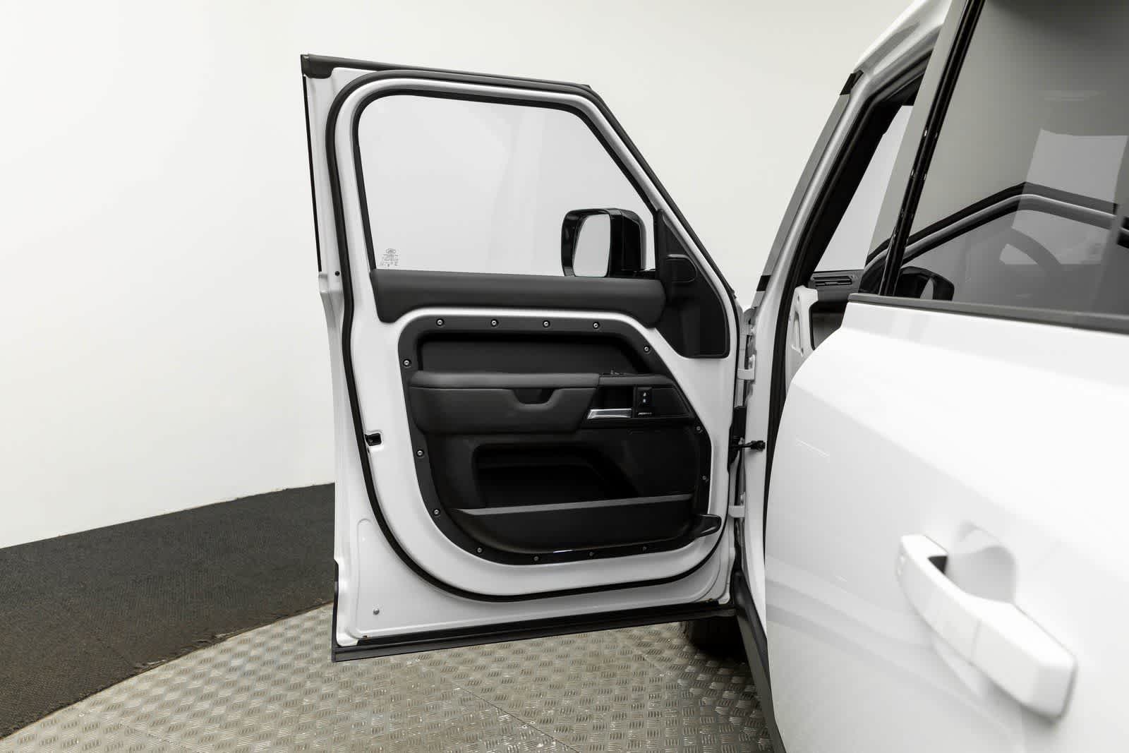 Thumbnail: 2025 Land Rover Defender - 25