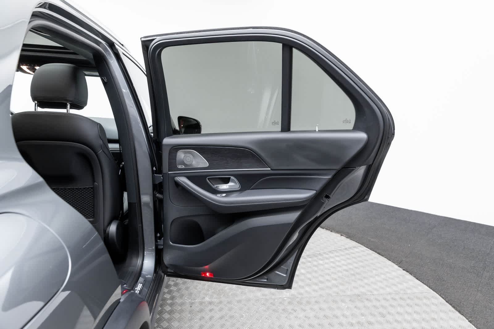 Thumbnail: 2025 Mercedes-Benz GLE - 41