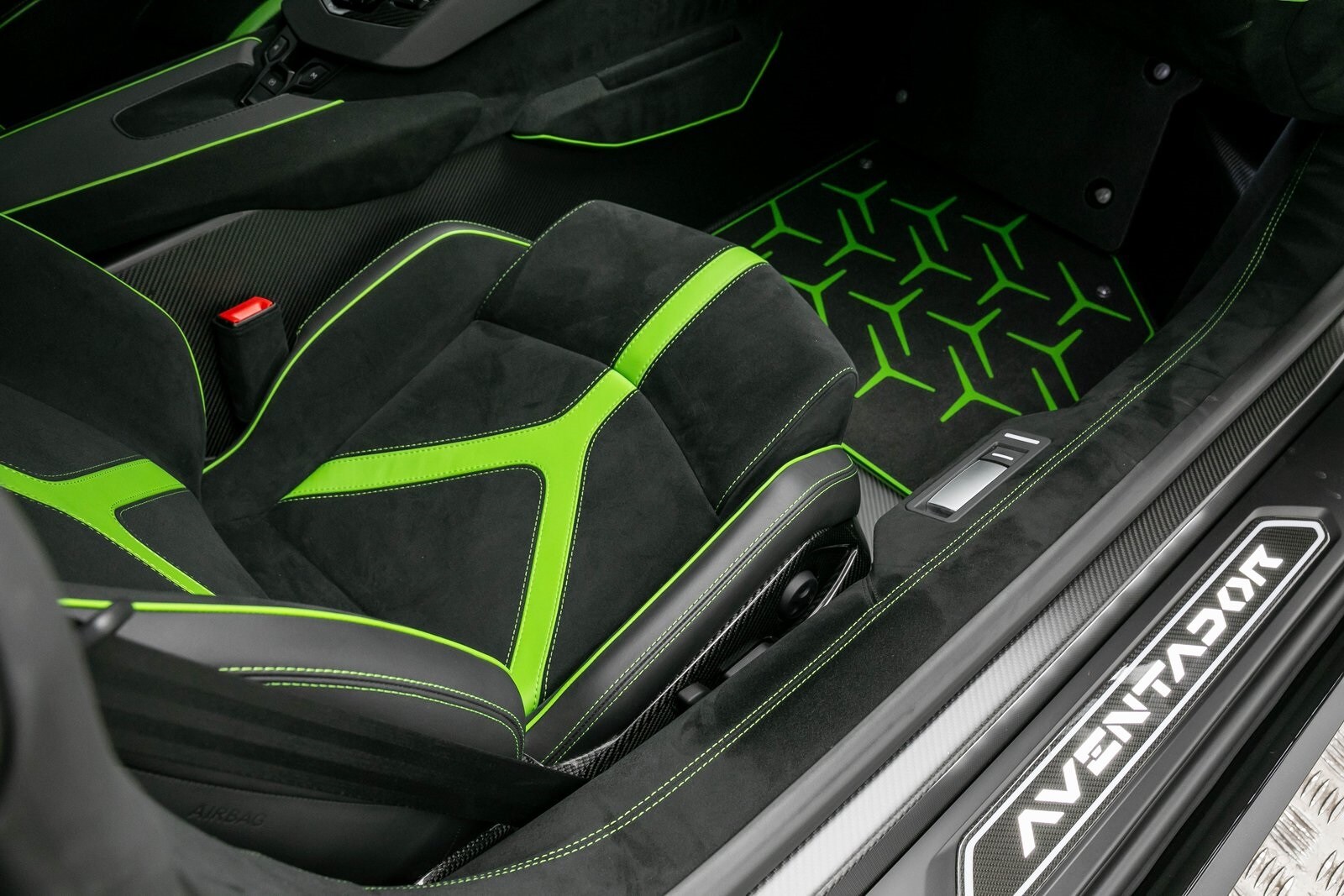 2021 Lamborghini Aventador SVJ 41