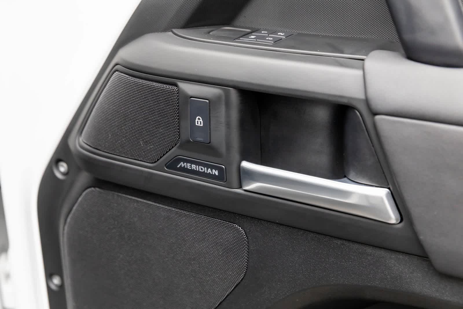 Thumbnail: 2025 Land Rover Defender - 39