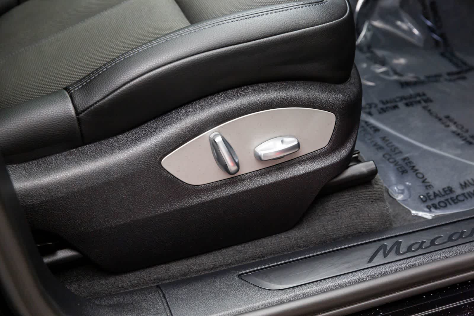 Thumbnail: 2022 Porsche Macan - 49