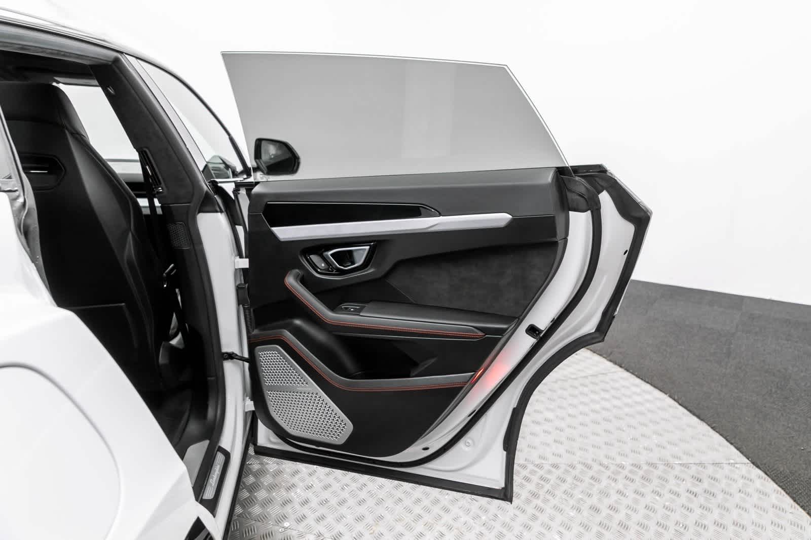 2021 Lamborghini Urus S 43