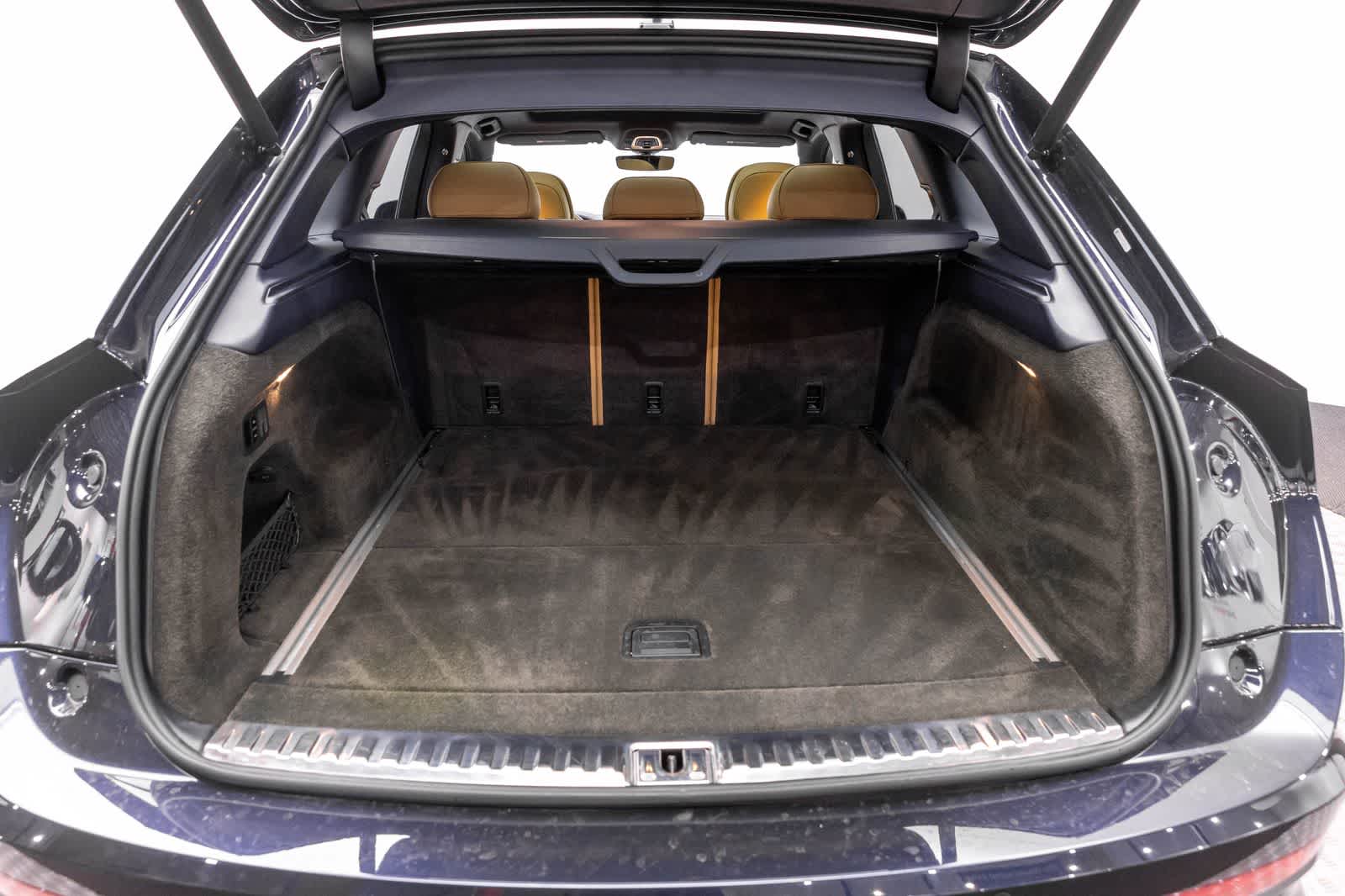 Thumbnail: 2021 Bentley Bentayga - 21