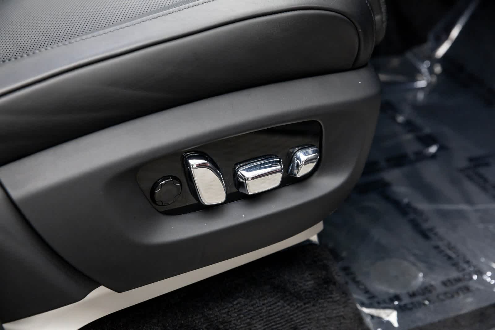 Thumbnail: 2022 Rolls-Royce Cullinan - 39