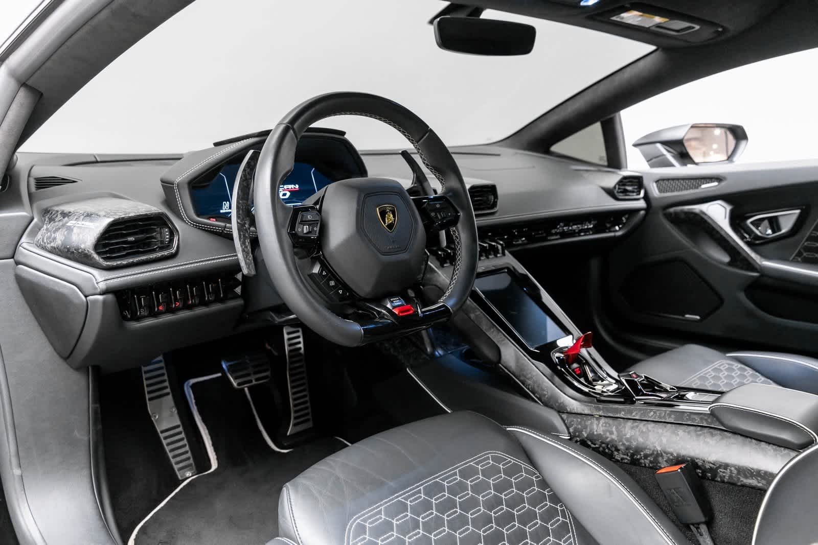 Thumbnail: 2022 Lamborghini Huracan - 2