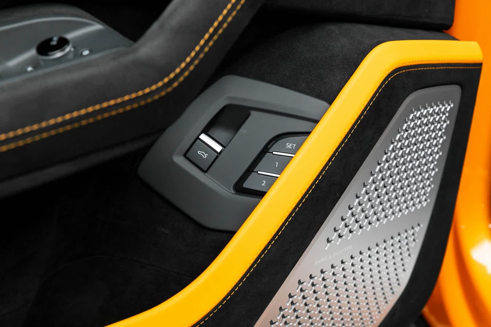 Thumbnail: 2024 Lamborghini Urus - 22