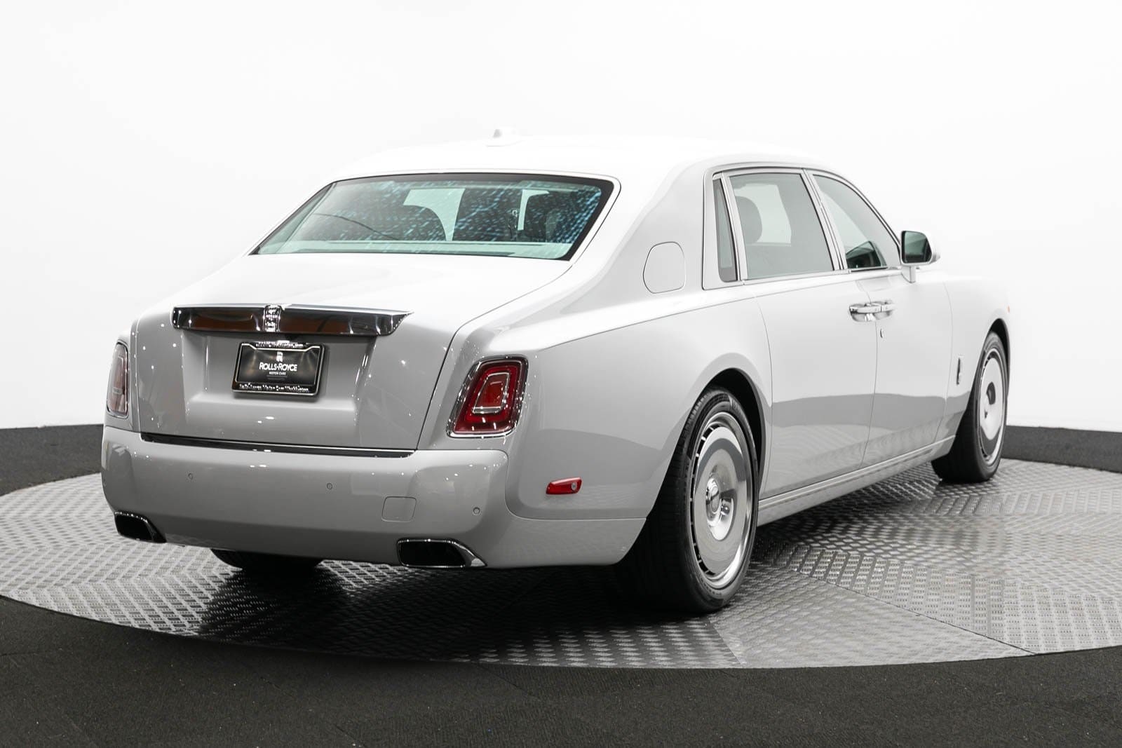 Thumbnail: 2024 Rolls-Royce Phantom - 2