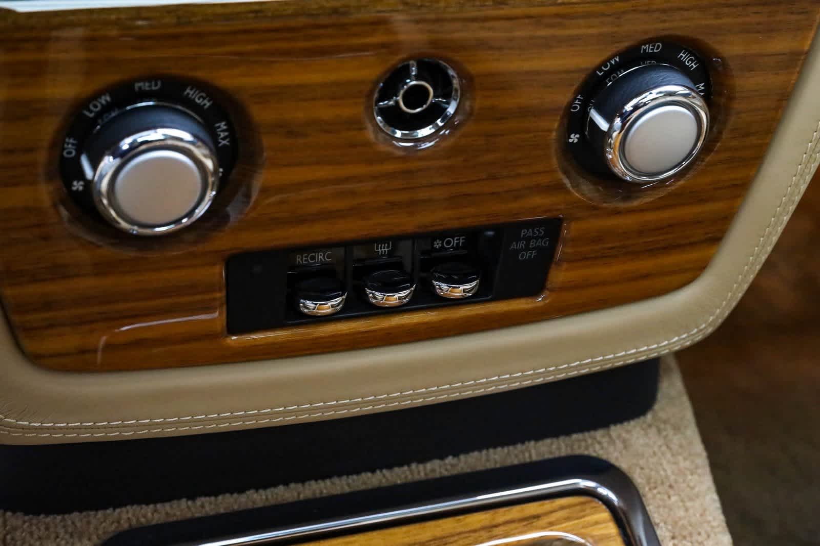 Thumbnail: 2015 Rolls-Royce Phantom - 29