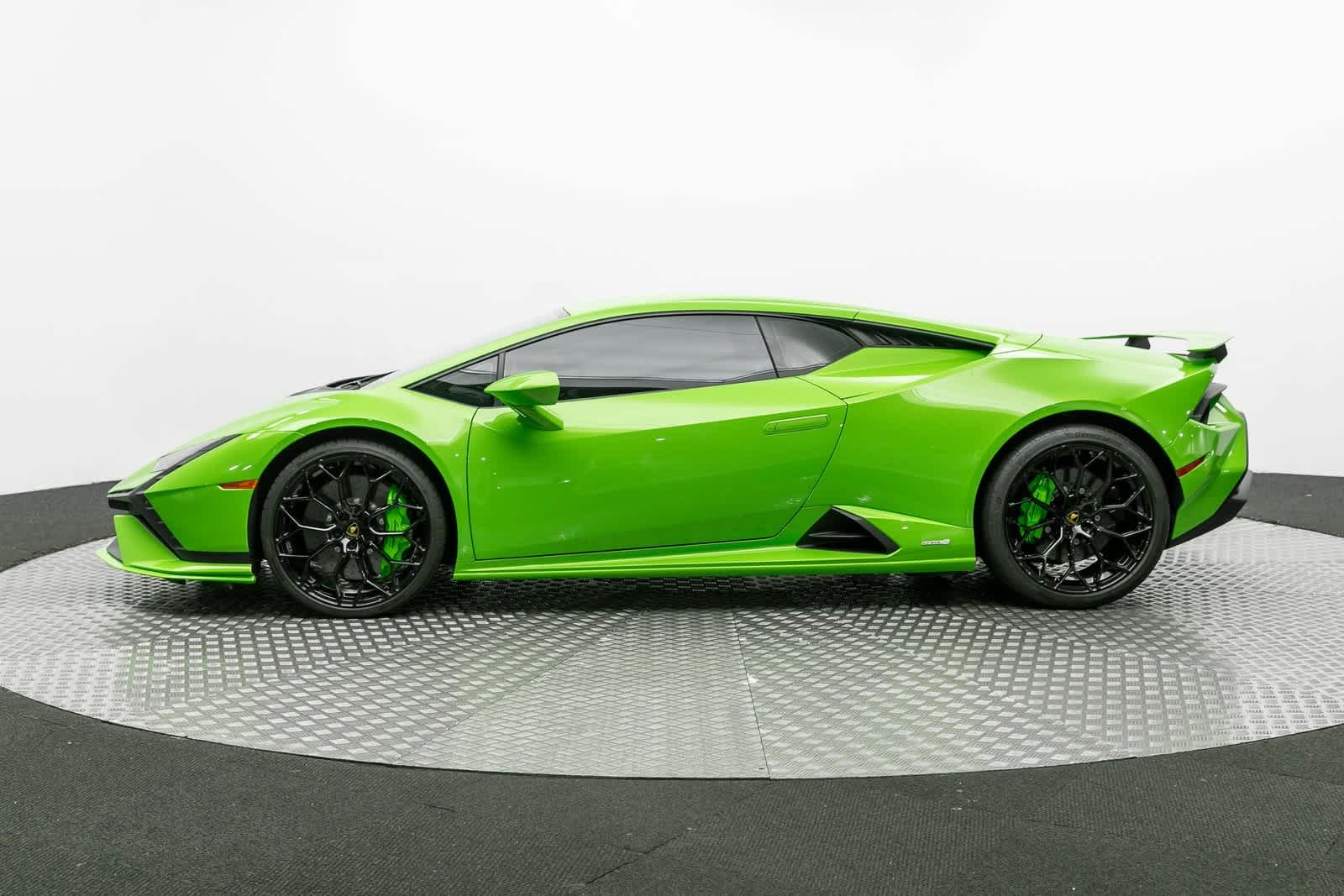 Thumbnail: 2023 Lamborghini Huracan - 3