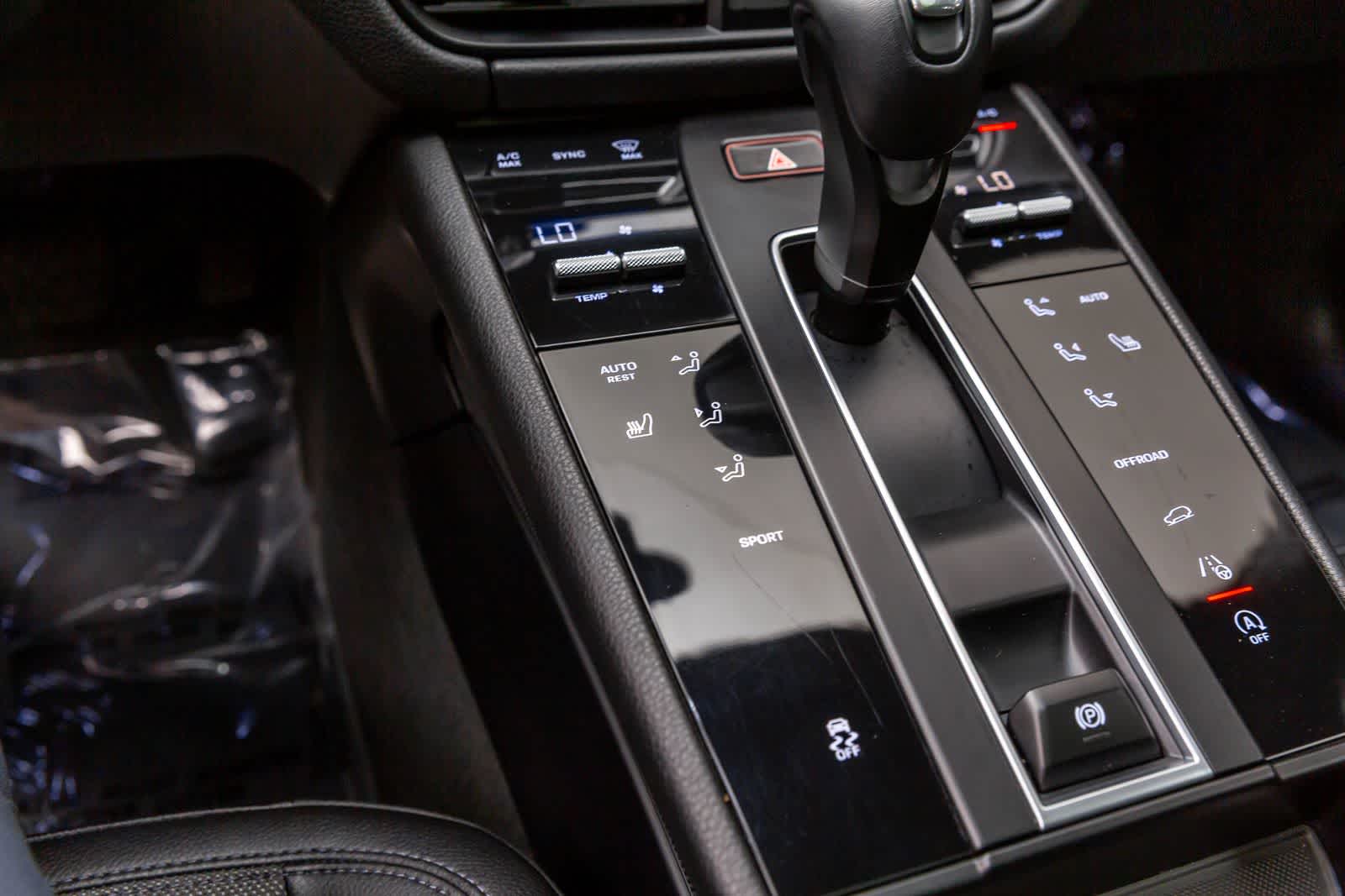 Thumbnail: 2022 Porsche Macan - 33