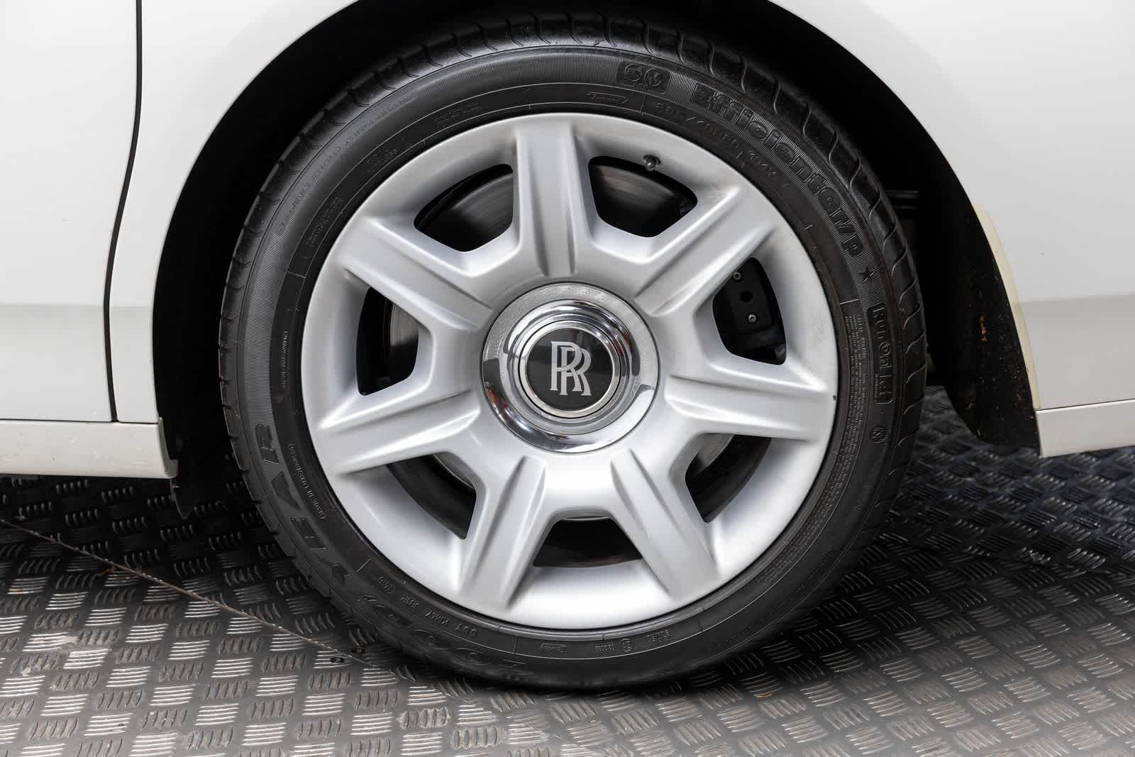 Thumbnail: 2011 Rolls-Royce Ghost - 41