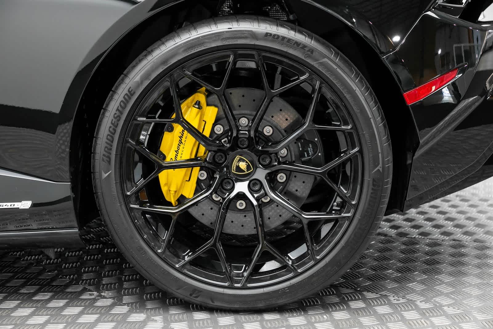 Thumbnail: 2024 Lamborghini Huracan - 39