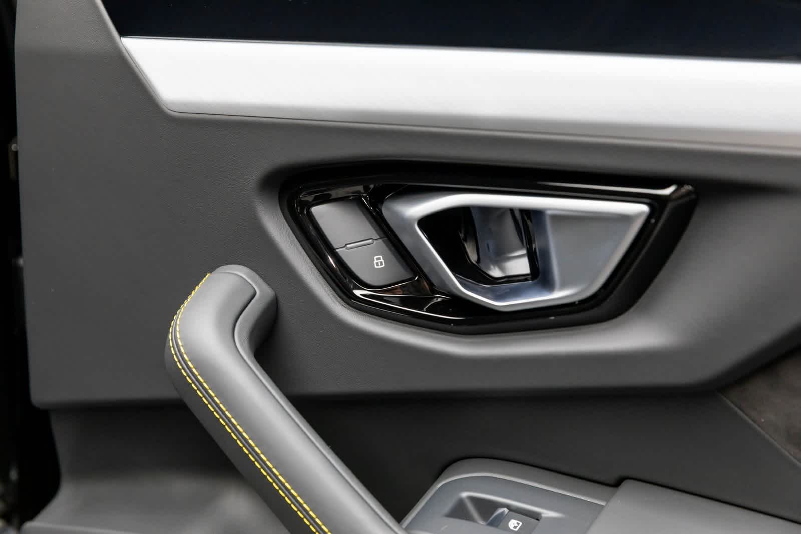 Thumbnail: 2022 Lamborghini Urus - 48