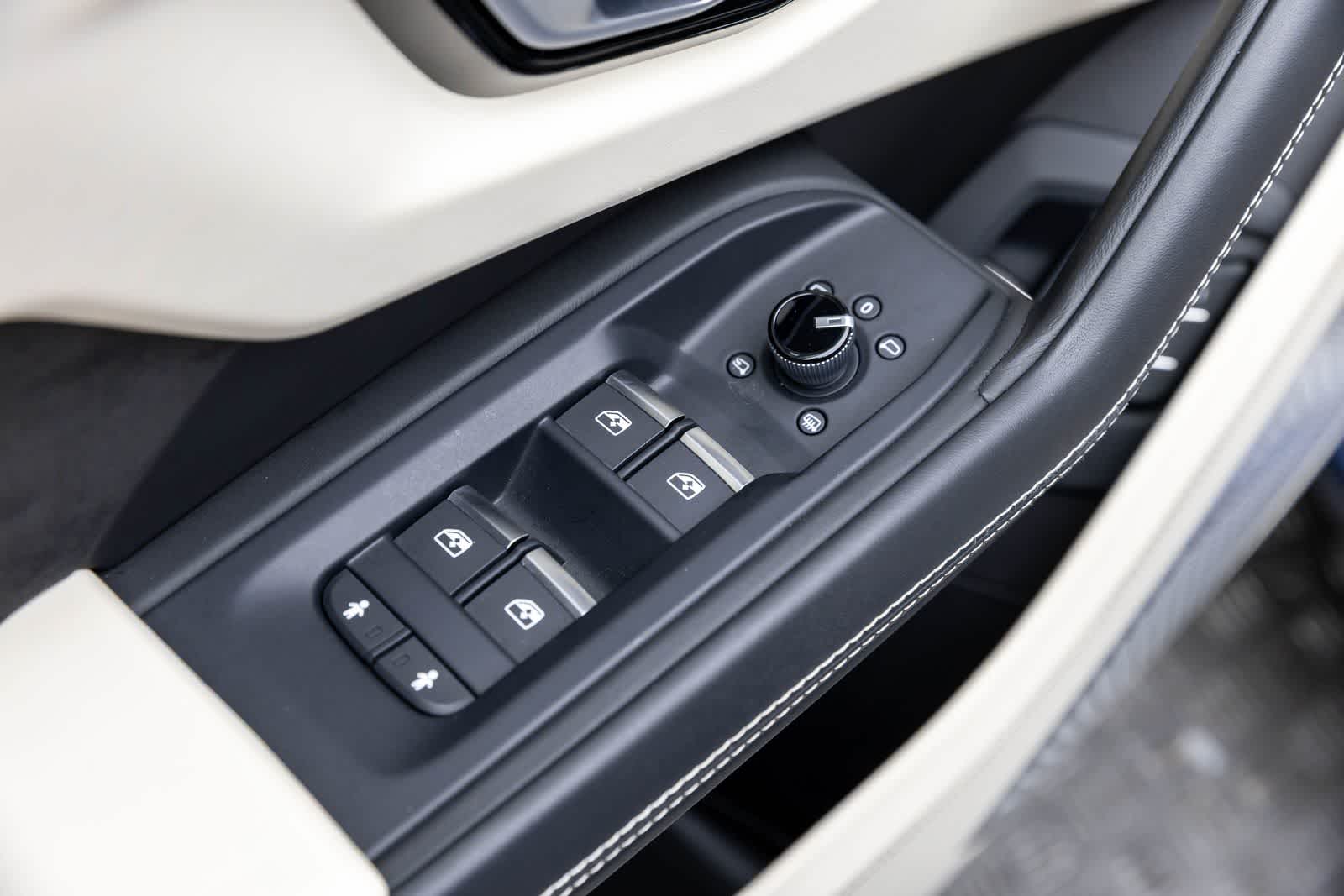 Thumbnail: 2019 Lamborghini Urus - 28