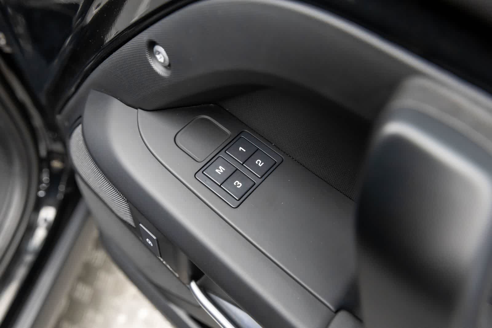 Thumbnail: 2025 Land Rover Defender - 38