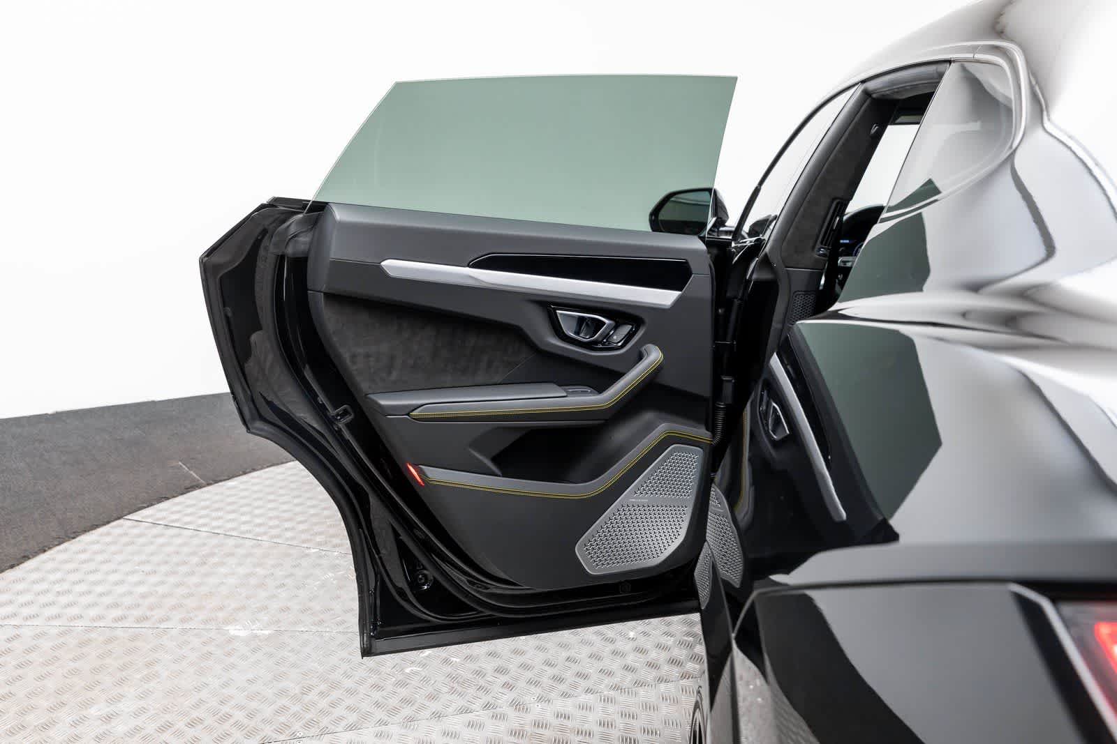 Thumbnail: 2022 Lamborghini Urus - 40