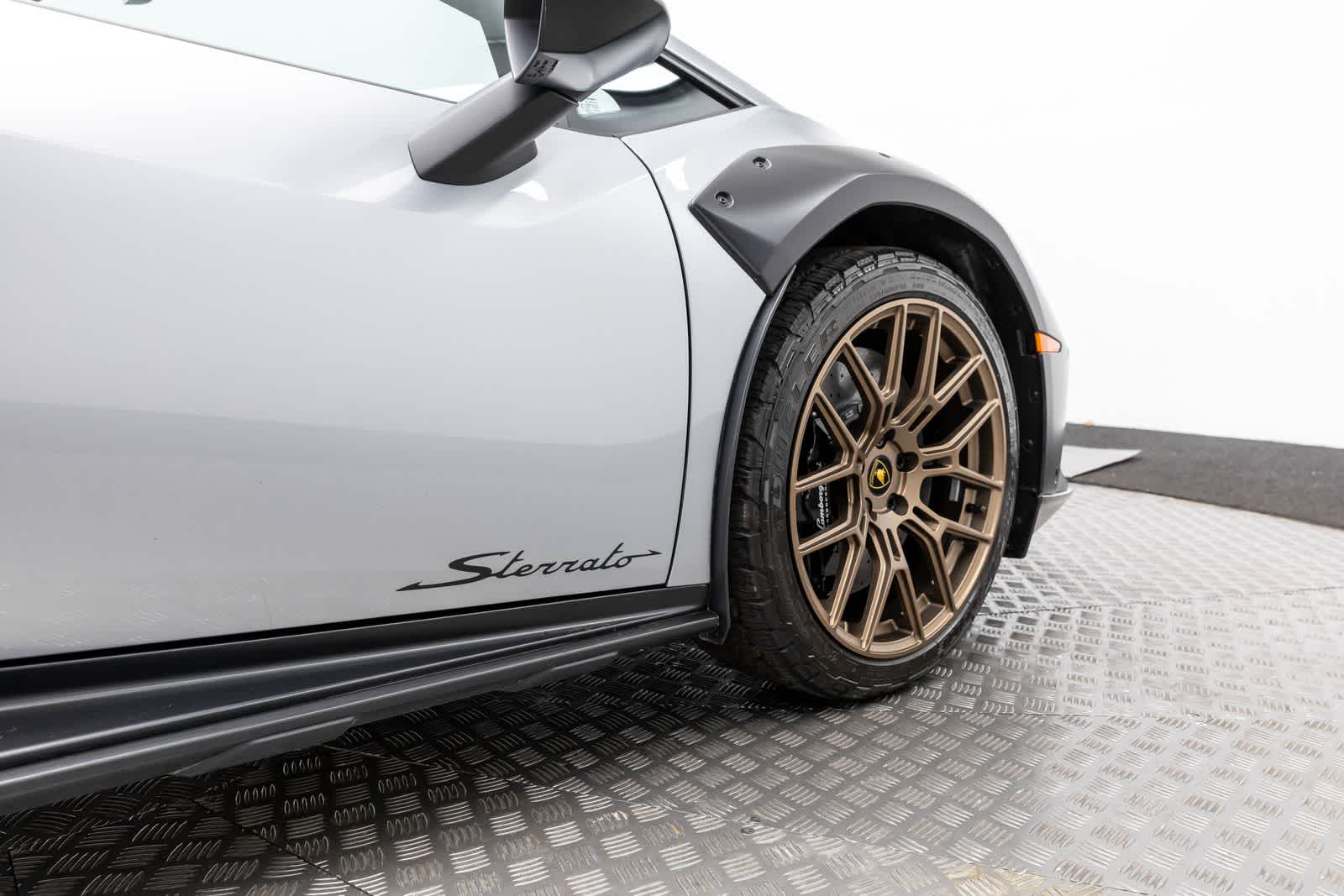 Thumbnail: 2024 Lamborghini Huracan - 7