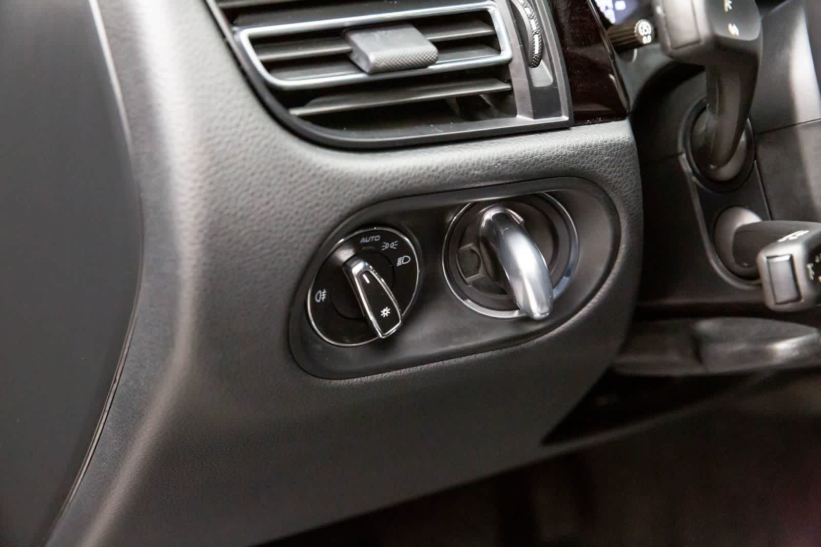 Thumbnail: 2022 Porsche Macan - 28