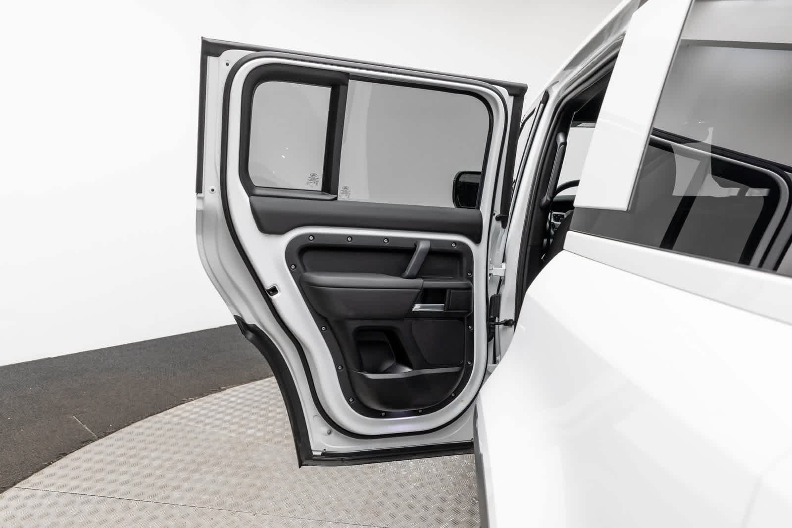 Thumbnail: 2025 Land Rover Defender - 34