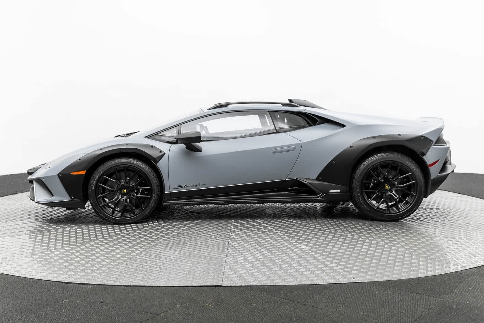 Thumbnail: 2024 Lamborghini Huracan - 3