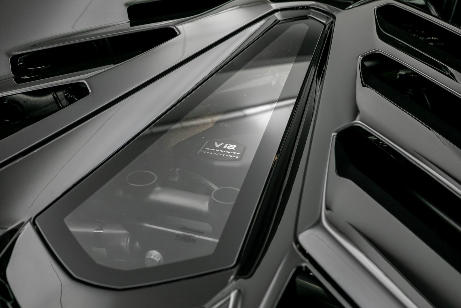 2021 Lamborghini Aventador SVJ 38