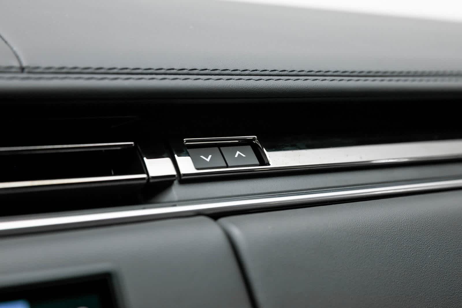 Thumbnail: 2025 Land Rover Range Rover - 35