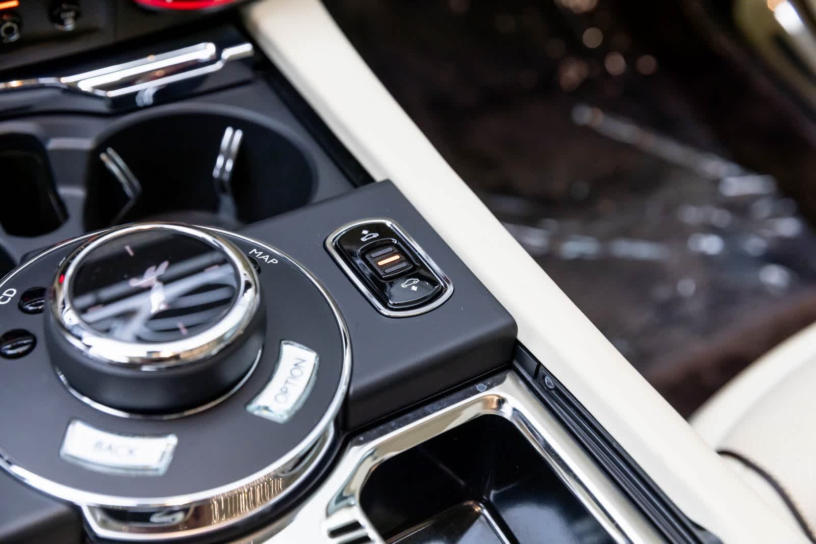 Thumbnail: 2016 Rolls-Royce Wraith - 32