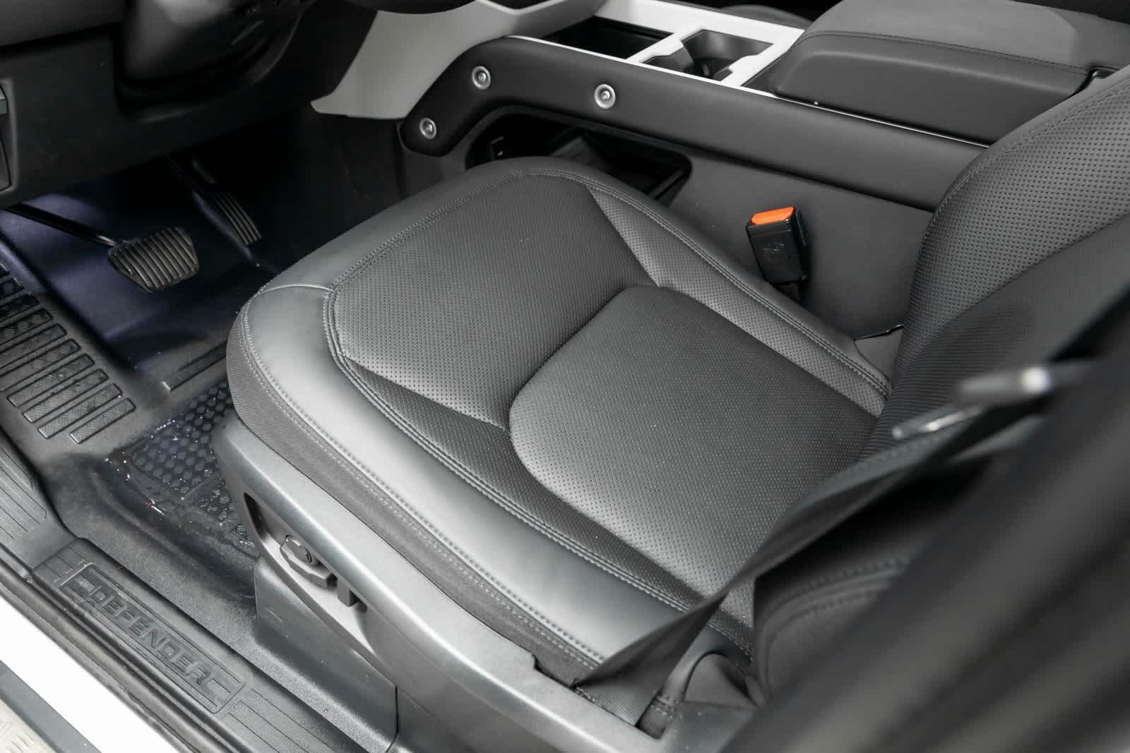 Thumbnail: 2025 Land Rover Defender - 27