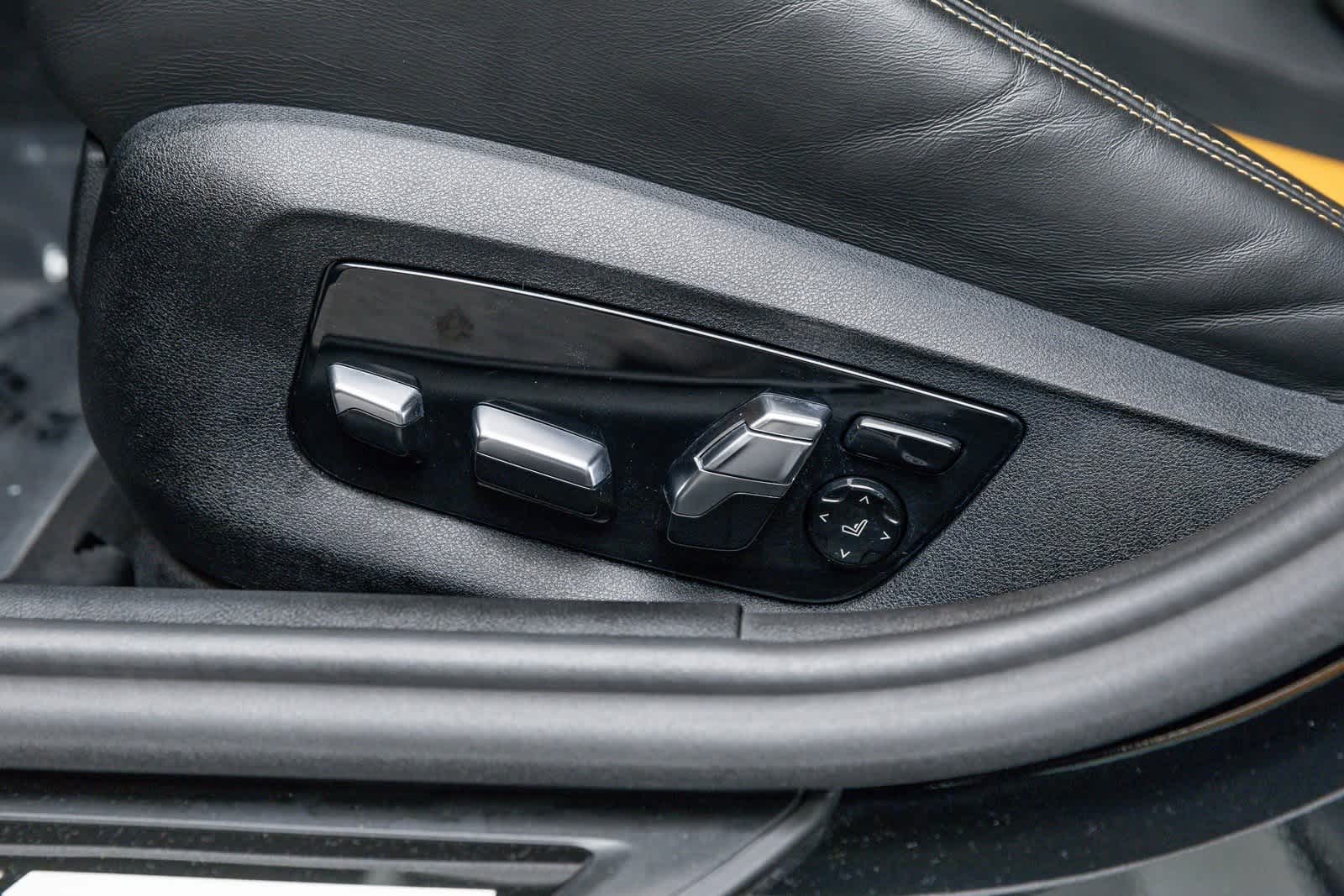 Thumbnail: 2023 BMW M5 - 28