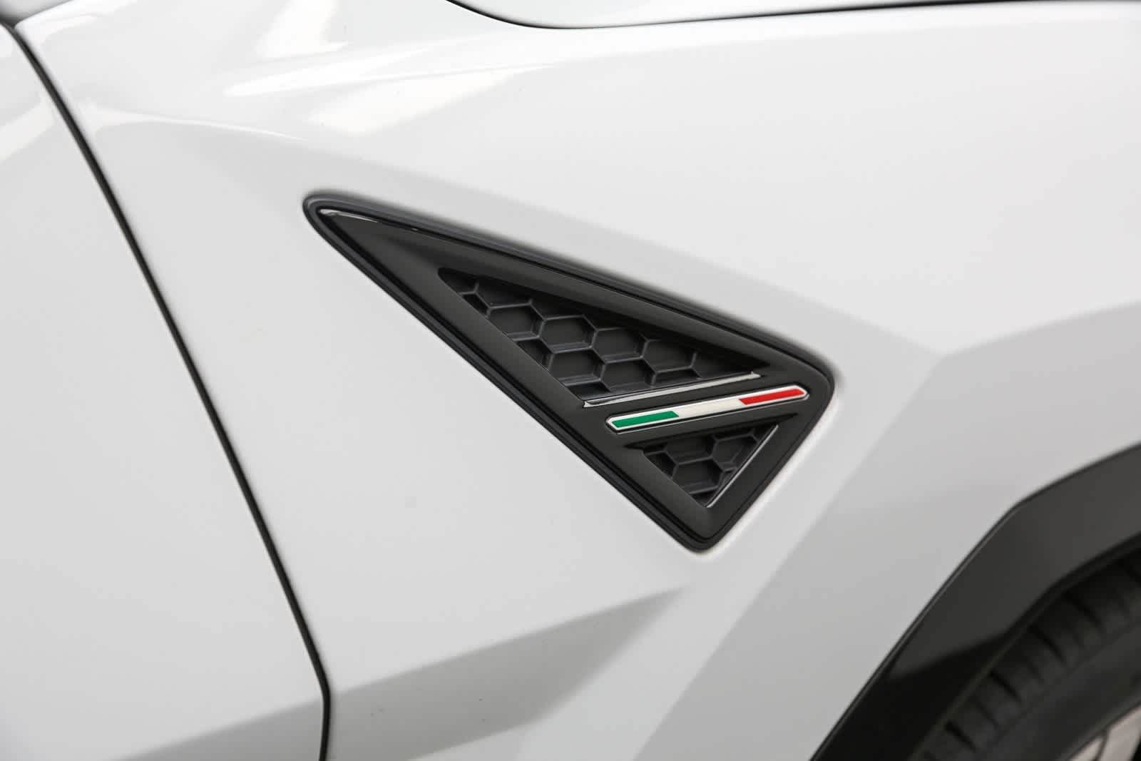 2019 Lamborghini Urus BASE 7
