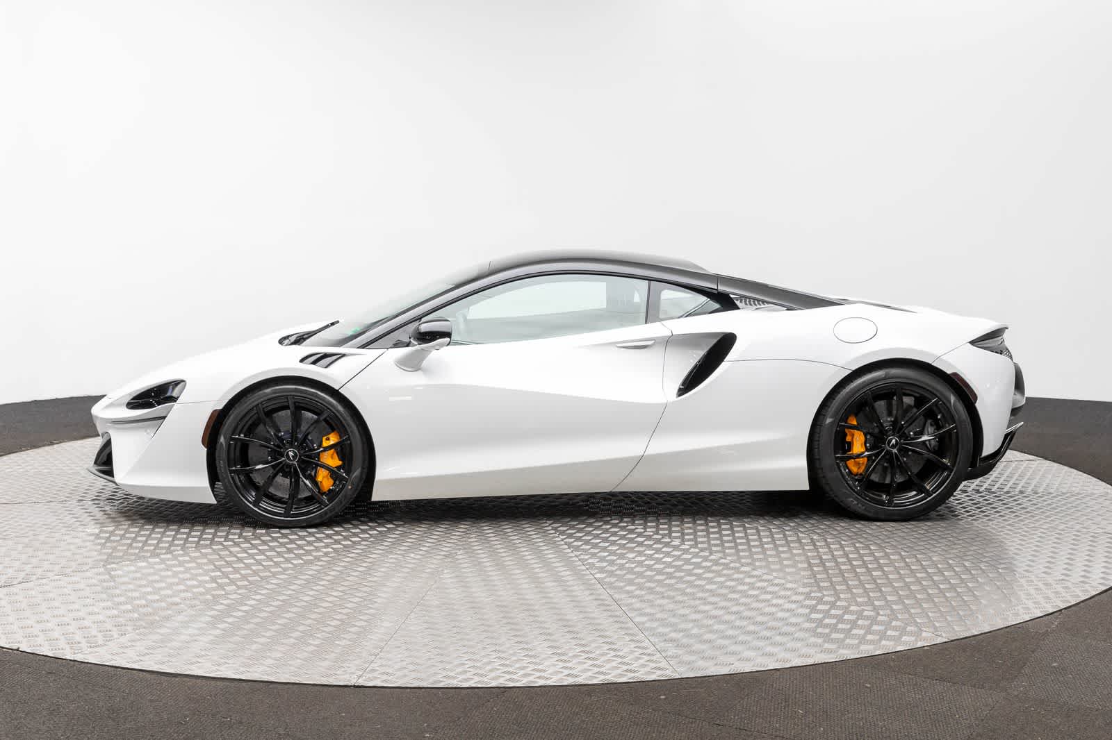 Thumbnail: 2023 Mclaren Artura - 3
