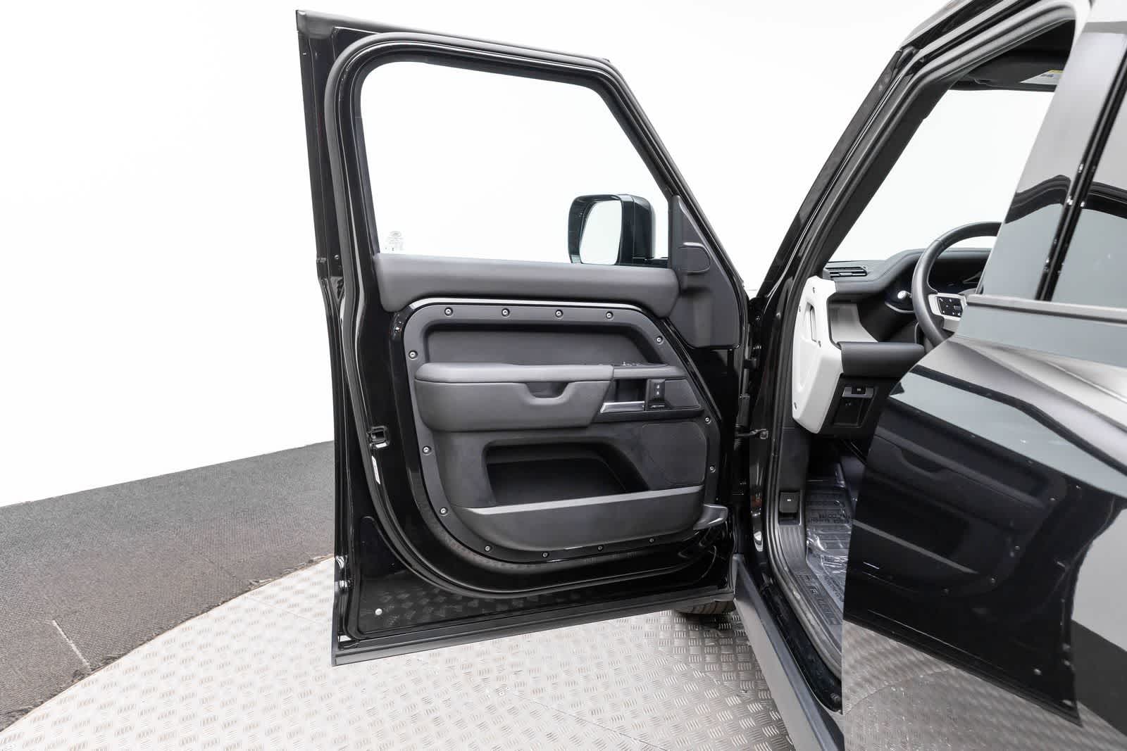 Thumbnail: 2025 Land Rover Defender - 22