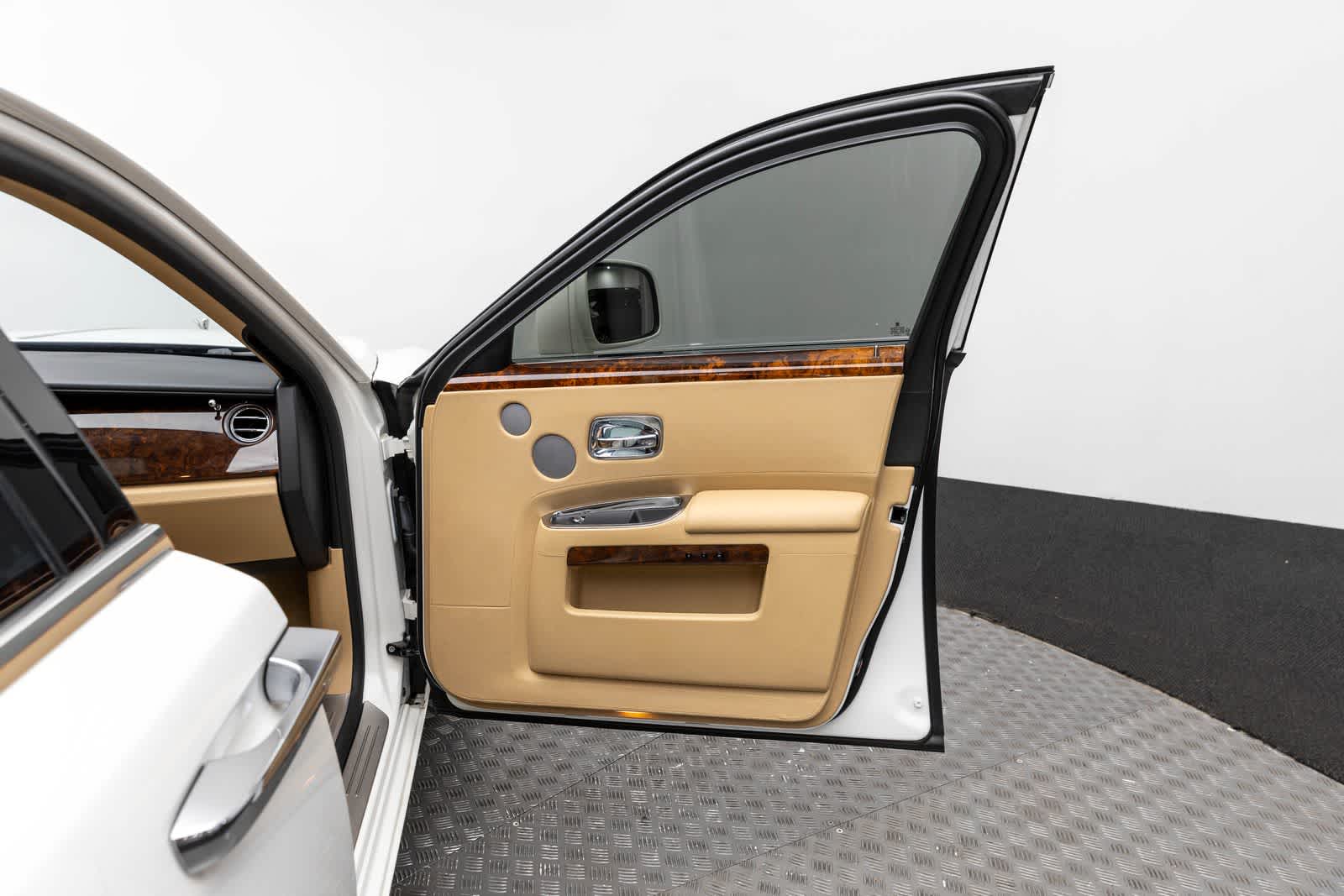 Thumbnail: 2011 Rolls-Royce Ghost - 30