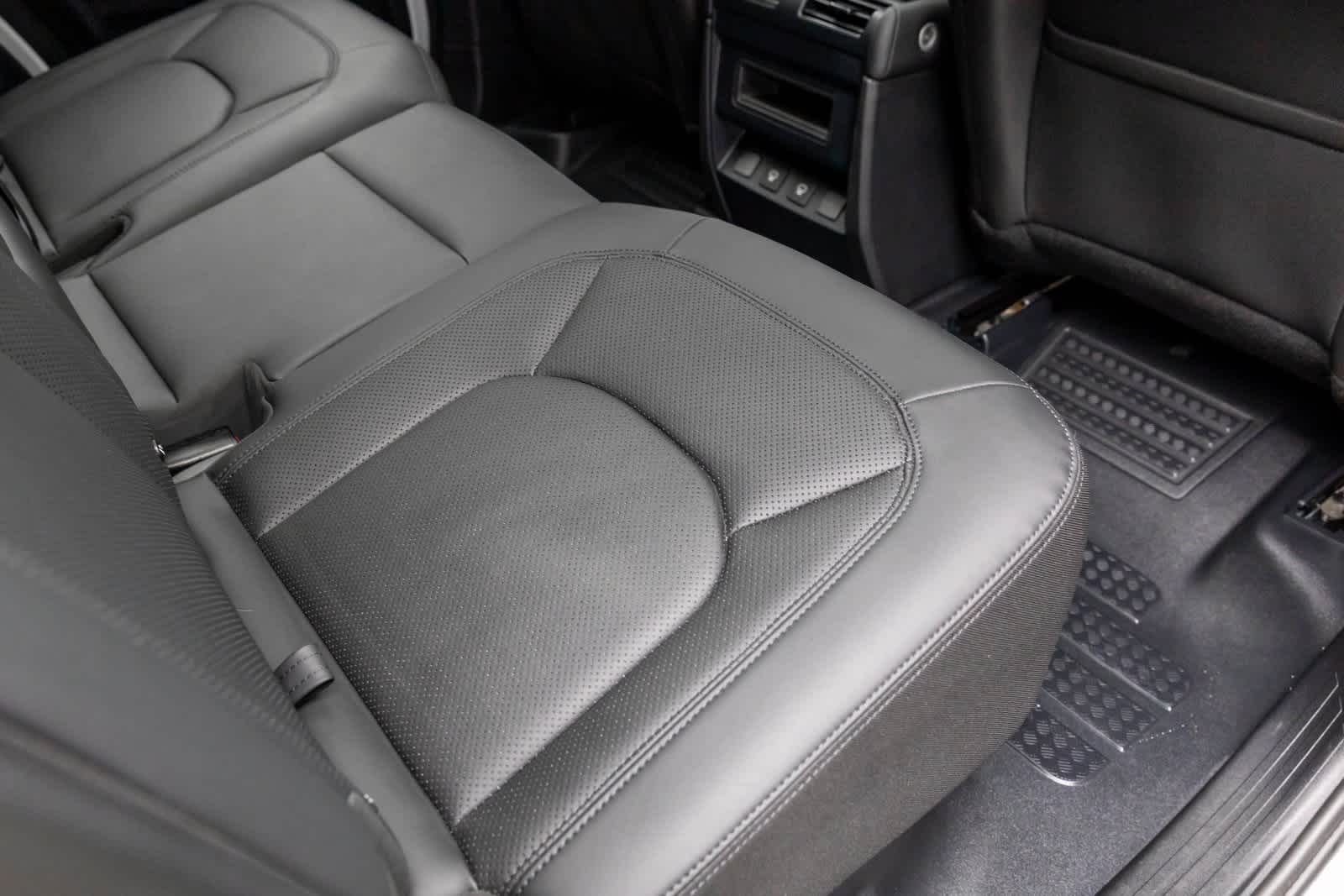 Thumbnail: 2025 Land Rover Defender - 37