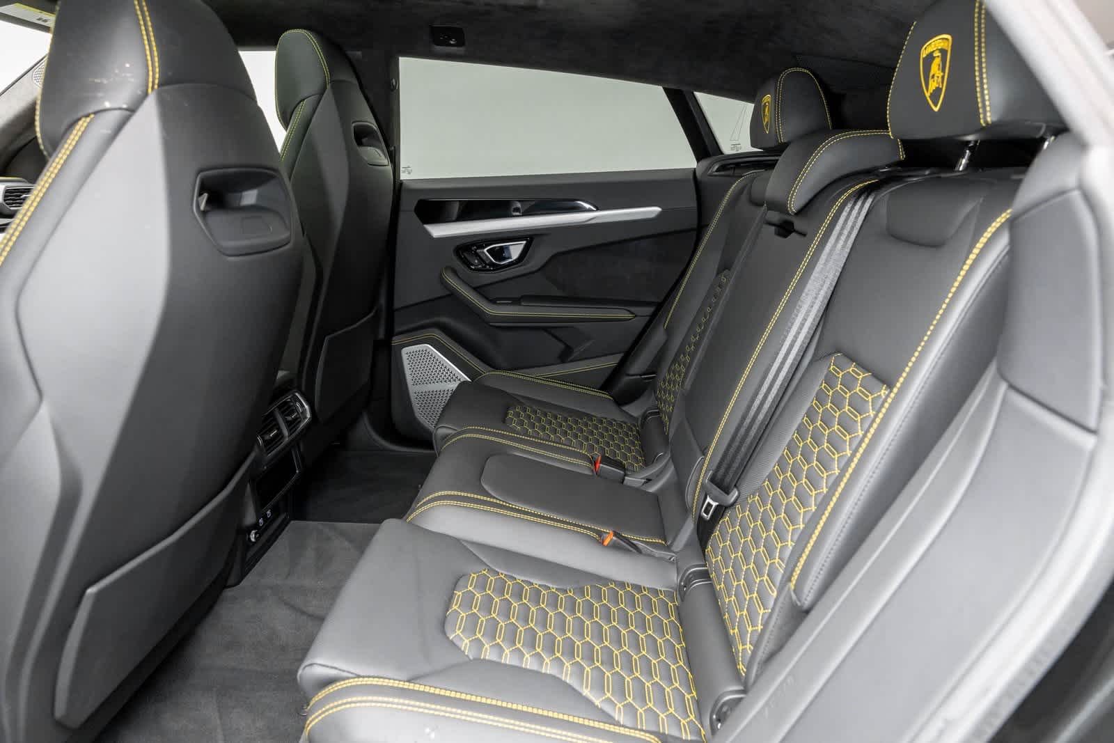 Thumbnail: 2022 Lamborghini Urus - 10