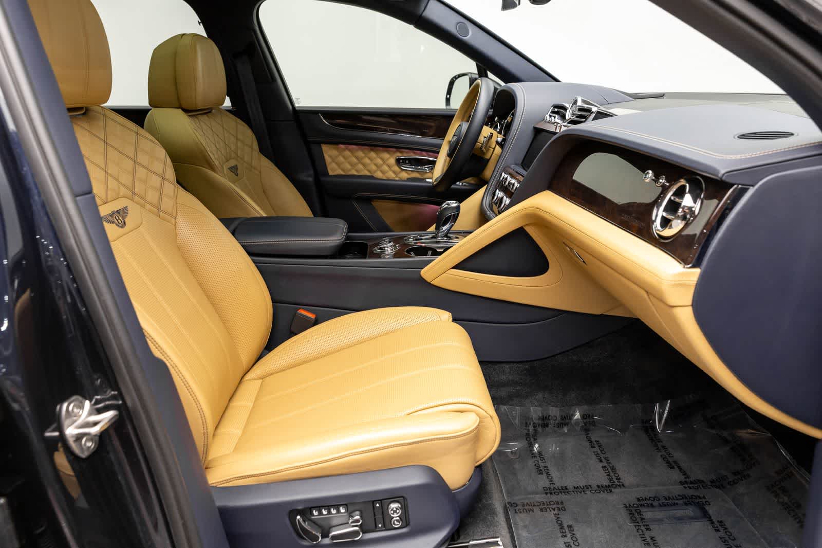 Thumbnail: 2021 Bentley Bentayga - 16