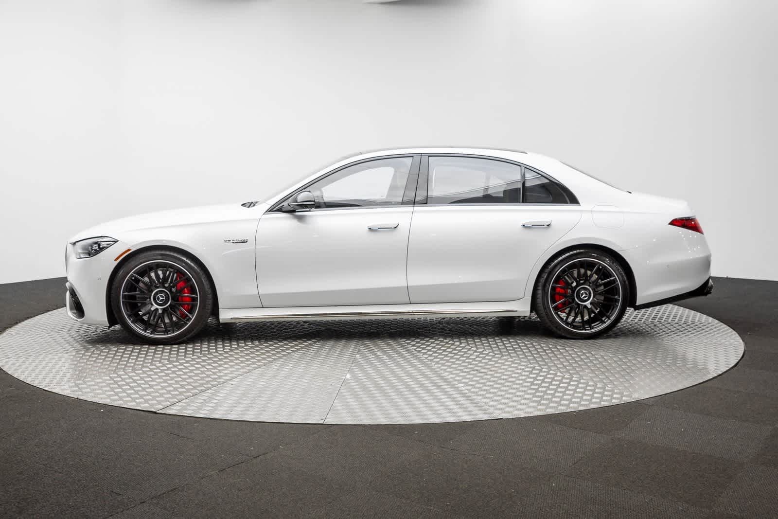 Thumbnail: 2024 Mercedes-Benz S-Class - 3