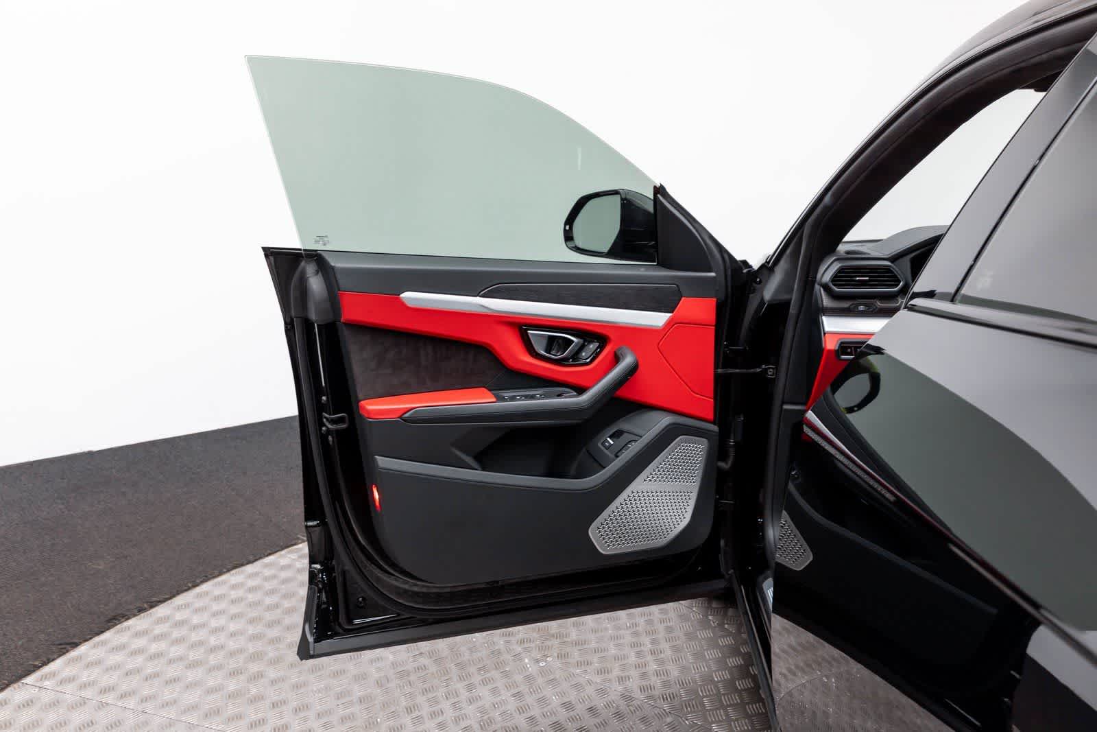 Thumbnail: 2022 Lamborghini Urus - 22