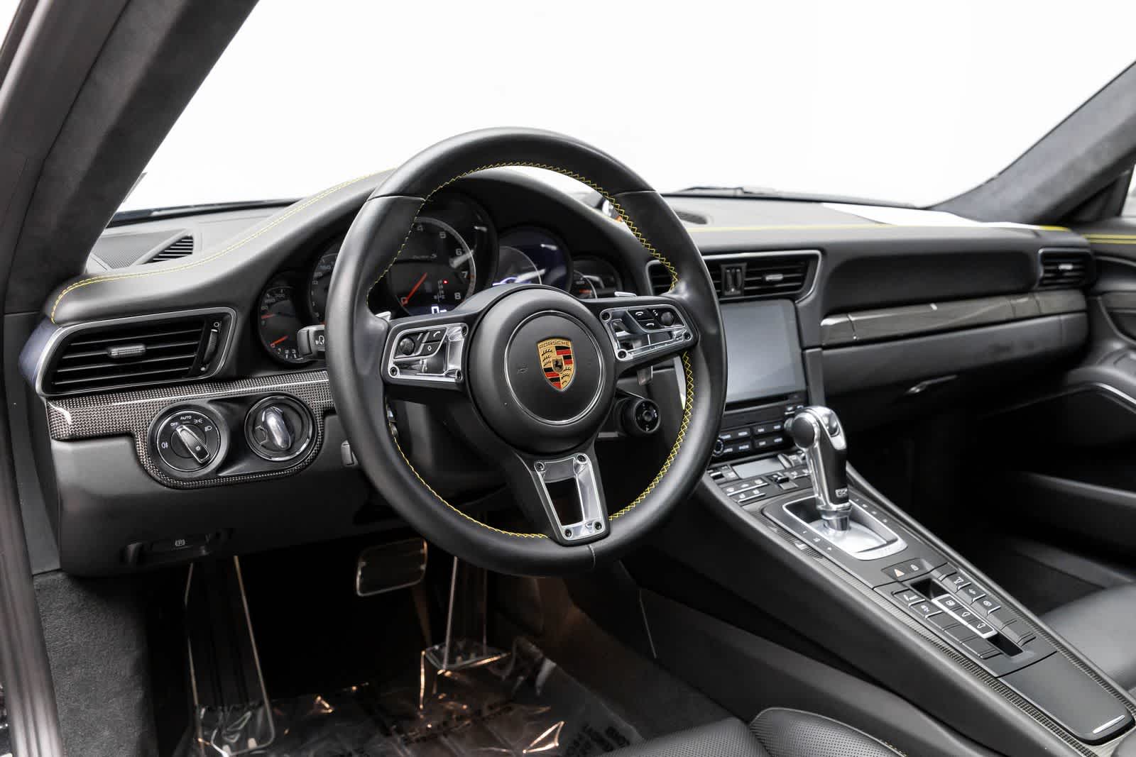 Thumbnail: 2019 Porsche 911 - 2