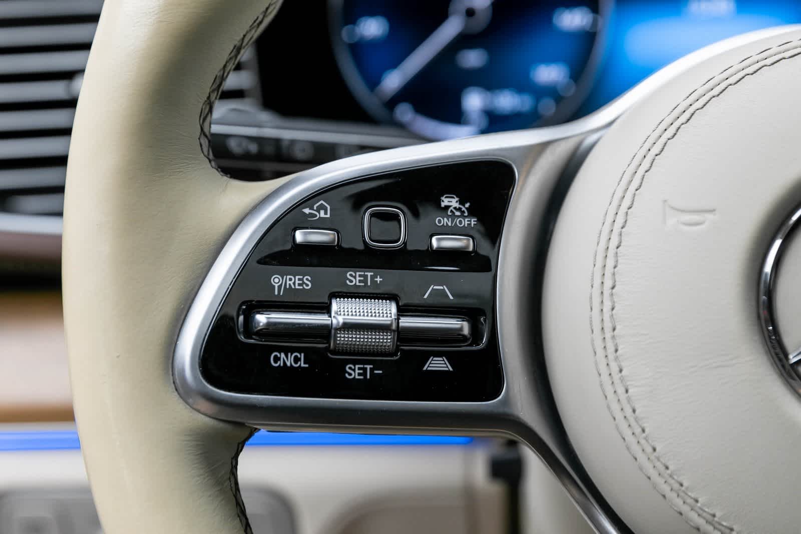 Thumbnail: 2023 Mercedes-Benz GLS - 34
