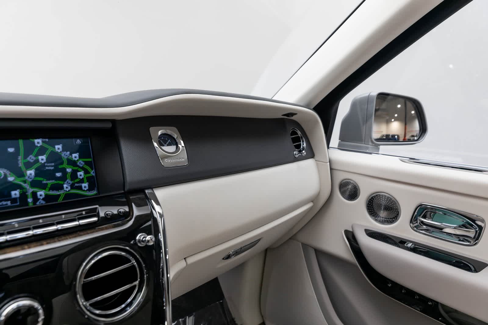 Thumbnail: 2022 Rolls-Royce Cullinan - 32