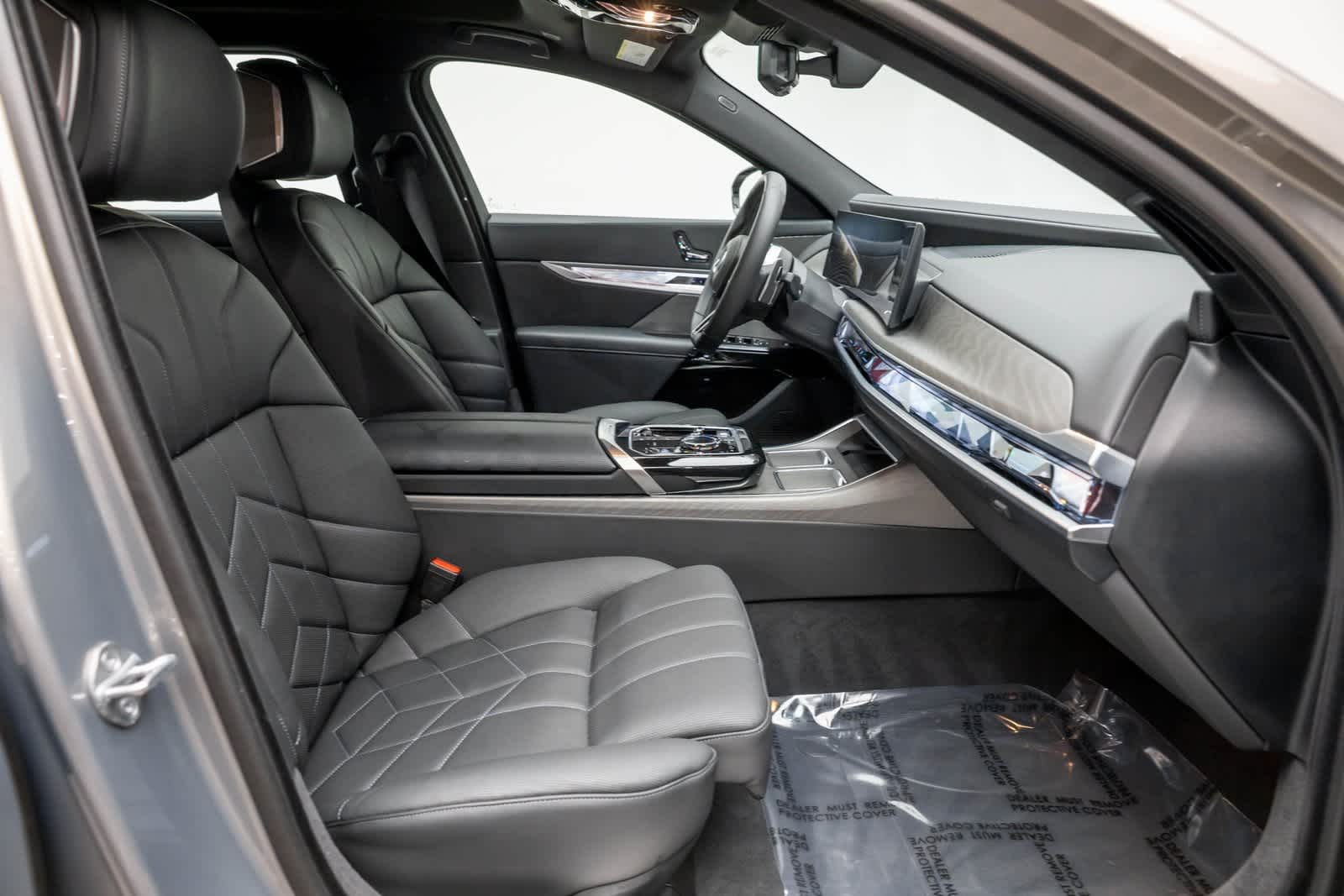 Thumbnail: 2024 BMW 7 Series - 18