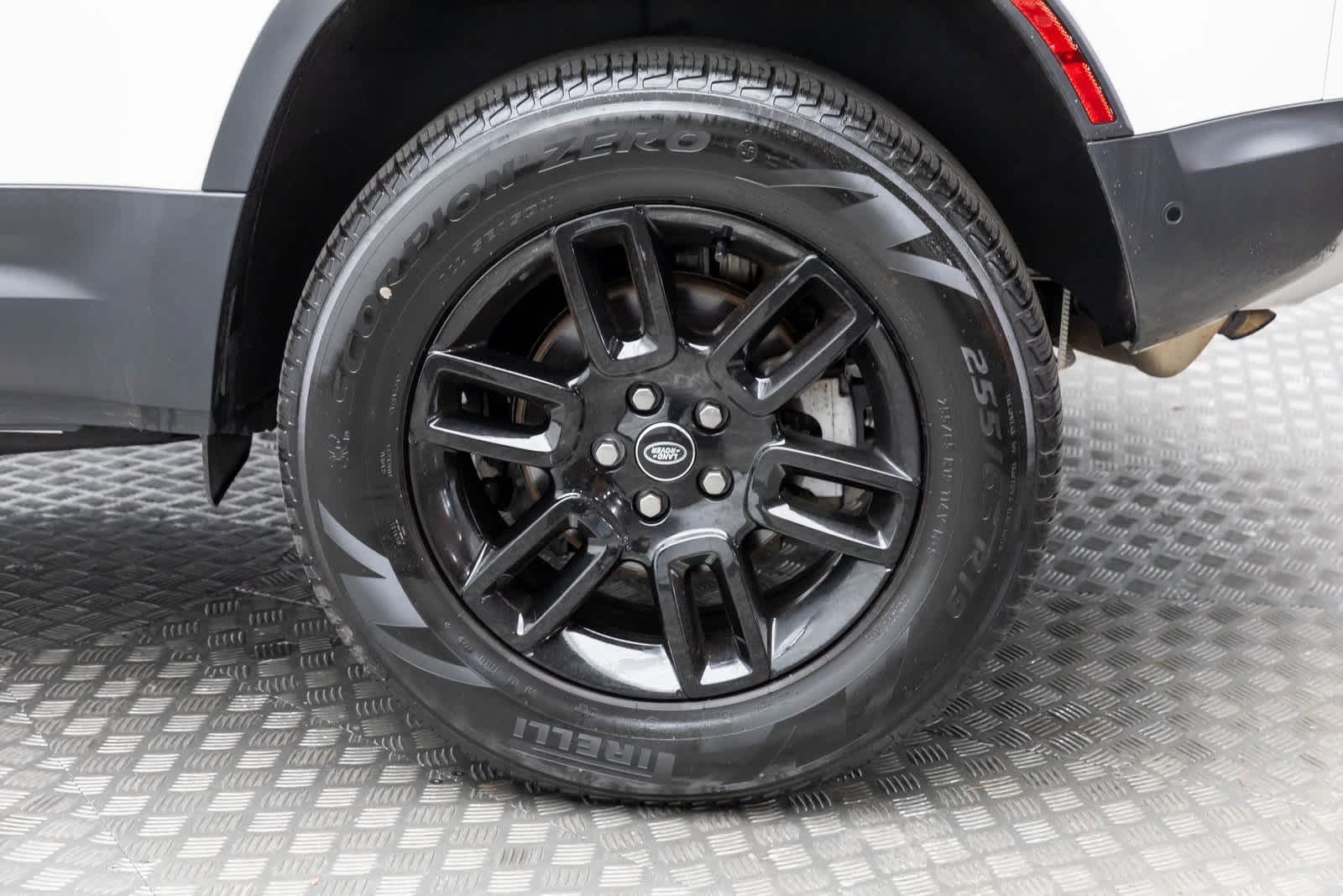 Thumbnail: 2025 Land Rover Defender - 43