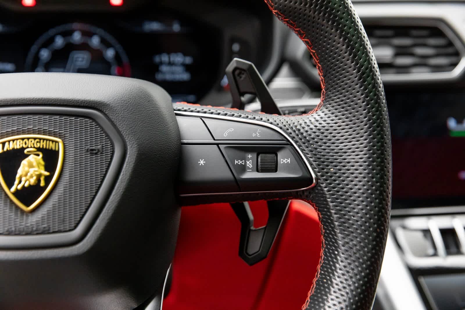 Thumbnail: 2022 Lamborghini Urus - 33