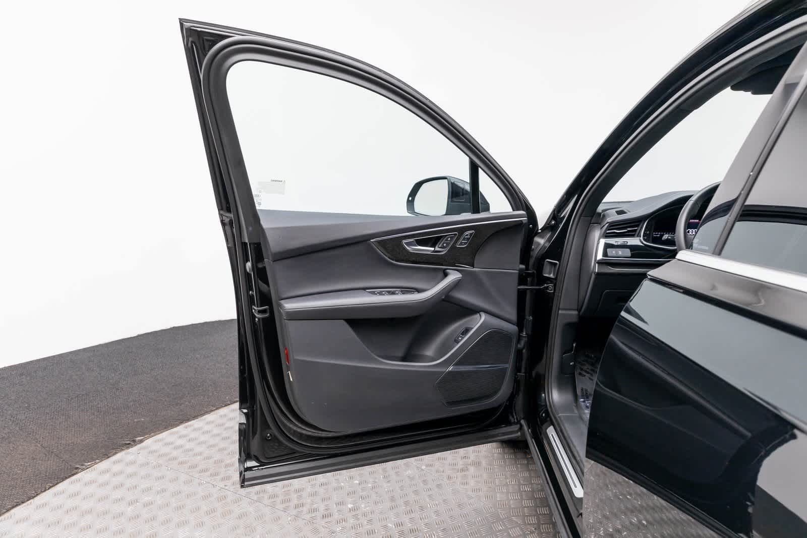 Thumbnail: 2025 Audi Q7 - 22