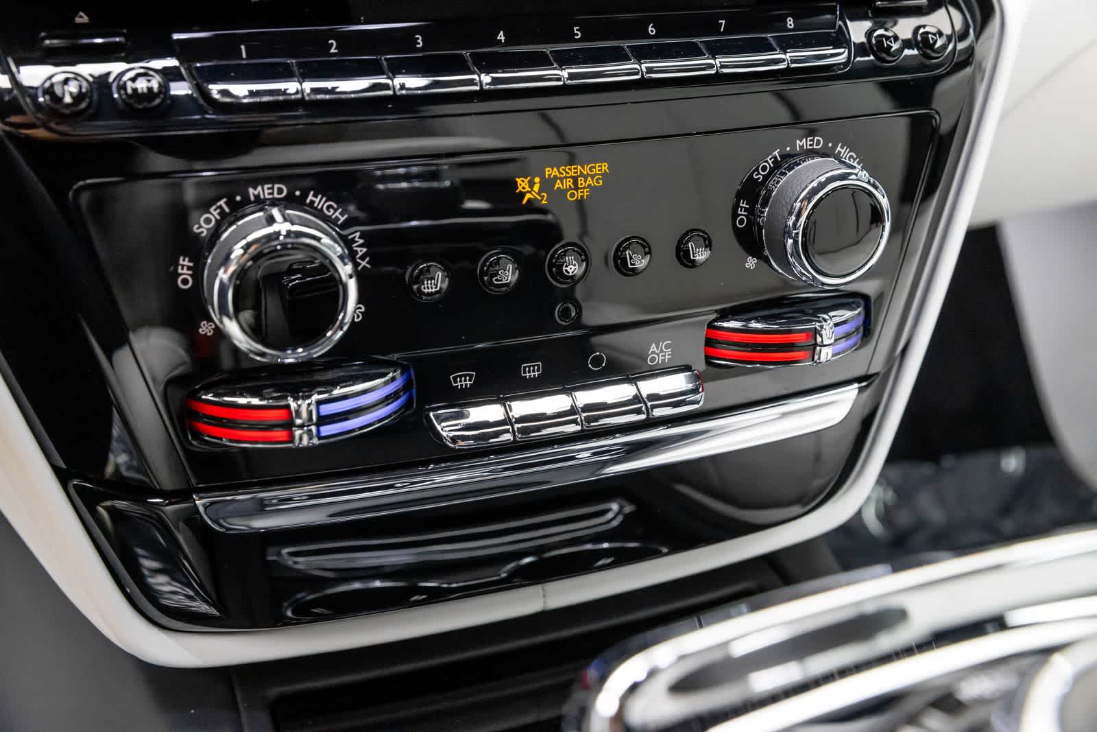 Thumbnail: 2020 Rolls-Royce Phantom - 29